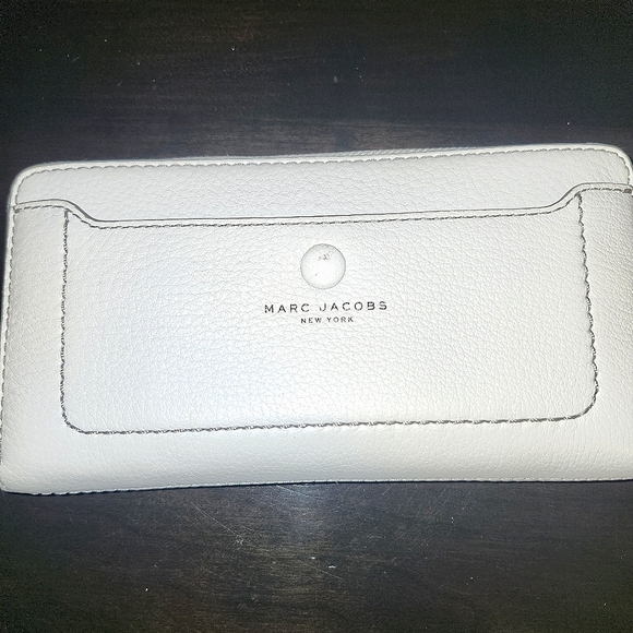 Marc Jacobs Handbags - Marc Jacobs Grey Leather Wallet